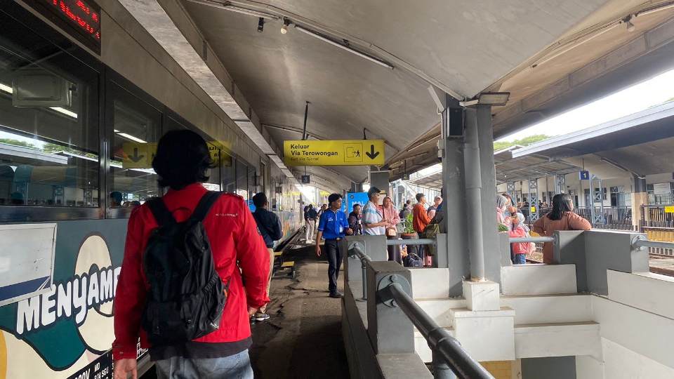 Situasi Stasiun Kota Malang saat momen libur panjang (Tagarjatim.id/ Puput Hajarani)