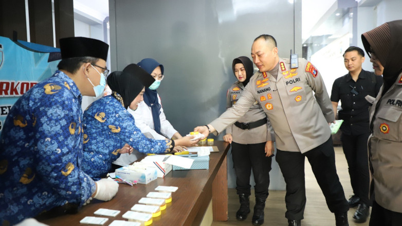 Pejabat Utama Polresta Malang Kota Jalani Tes Urine Mendadak