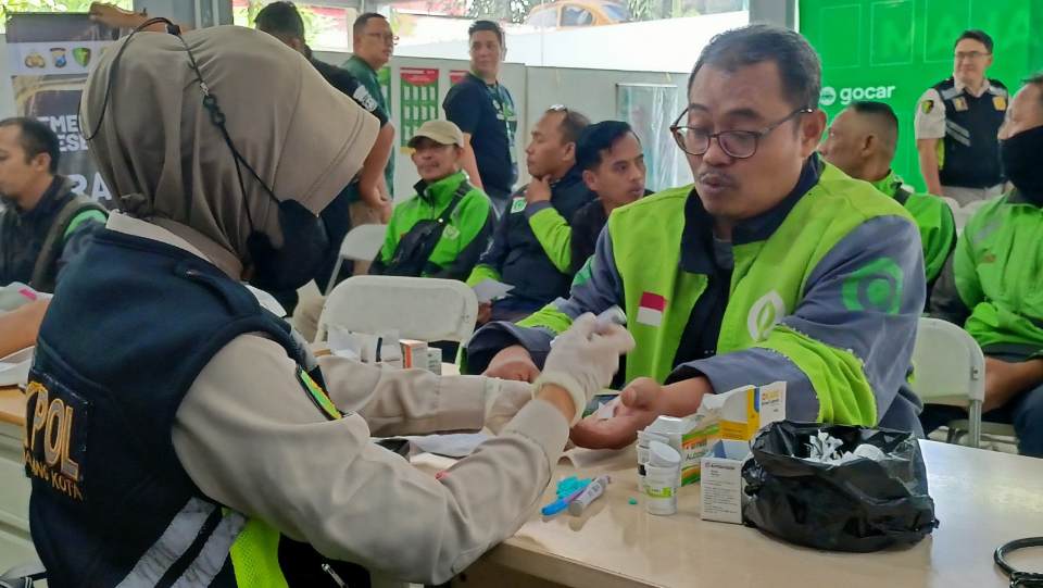 Pelaksanaan cek kesehatan gratis oleh tim dokkes Polresta Malang Kota (istimewa)