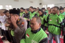 Shalat Gaib untuk almarhum Affan Kurniawan di Masjid Polresta Malang Kota (A.Malik/ Tagarjatim.id)