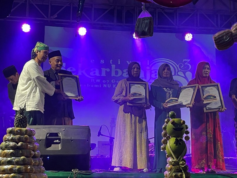 Keluarga Pemerhati Sumber Serut Genting Kota Malang menerima Anugerah Sekarbanjar 2025.