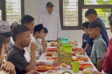 Menteri Sosial, Syaifulla Yusuf saat meninjau langsung fasilitas dapur di SRMP 16 Kota Malang (A.Malik/ Tagarjatim.id)