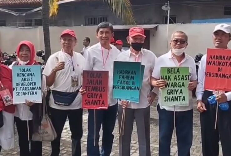 Ratusan Warga Perum Griyashanta Aksi Gugat Pemkot Malang di Pengadilan