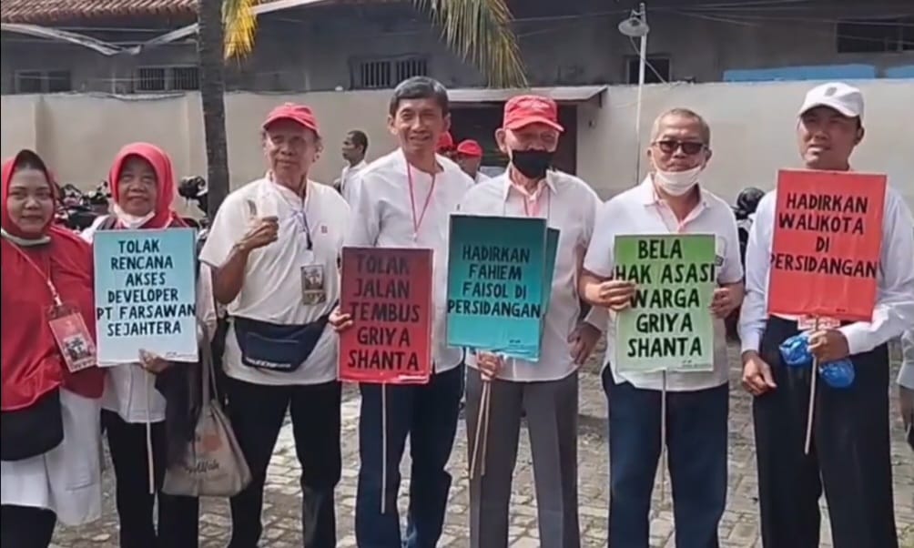 Ratusan Warga Perum Griyashanta Aksi Gugat Pemkot Malang di Pengadilan