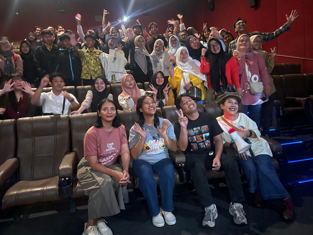 Derai Air Mata Warnai Roadshow Film Sampai Titik Terakhirmu di Malang