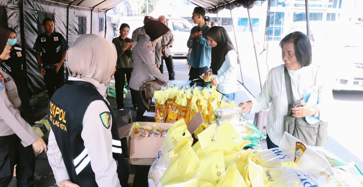 Pasar Murah Polresta Malang Kota Diserbu Warga, Beras hingga Minyak Goreng Ludes