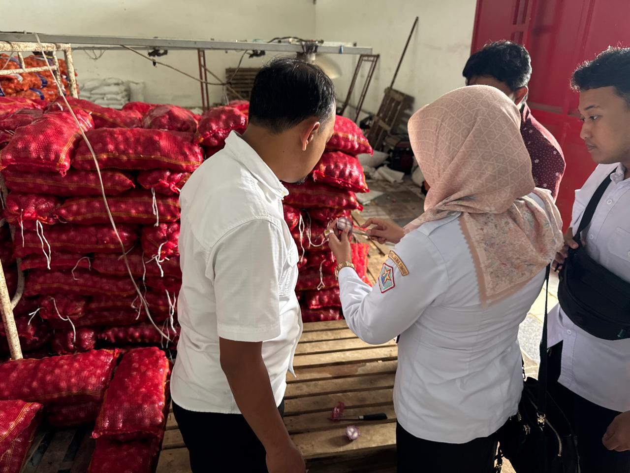 Polresta Malang Kota Tetapkan Importir Bawang Bombai Ilegal sebagai Tersangka, 700 Karung Diamankan