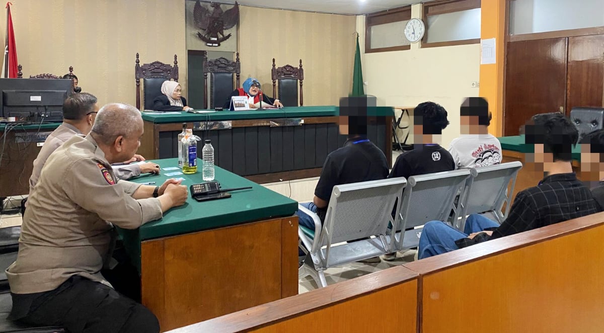 Polresta Malang Kota Dampingi Pelajar Sidang Tipiring Konsumsi Miras